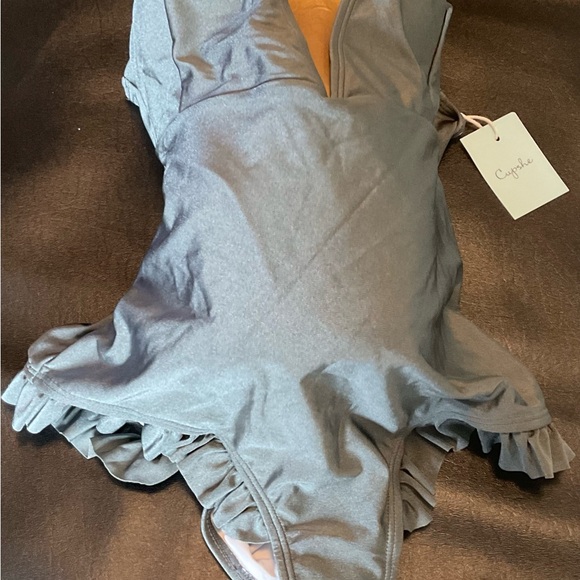 SALE CUPSHE ONE PIECE 🩱 SWIMSUIT.NWT. DARK GREEN WITH PADDED TOP,RUFFLED BODY - Picture 1 of 9